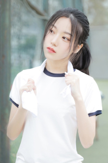 我的奶头被客人吸得又肿又红又痛